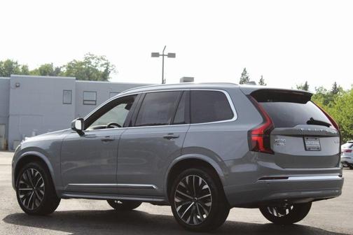 2025 Volvo XC90 B6 Plus 7-Seater