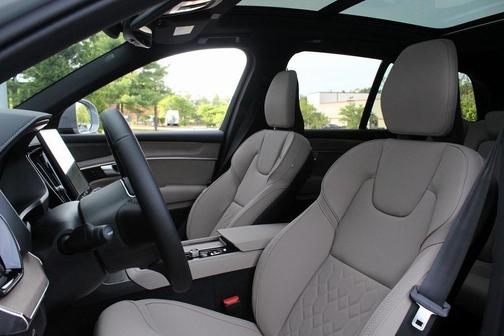 2025 Volvo XC90 B6 Plus 7-Seater