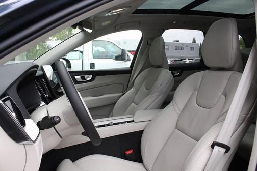 2026 Volvo XC60 T8 ULTRA
