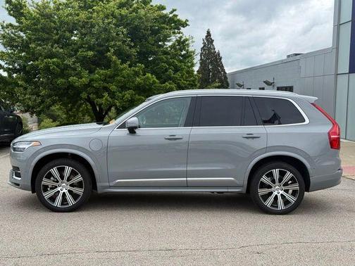 Metallic 2025 Volvo XC90 Plug-In Hybrid T8 Ultra 7-Seater