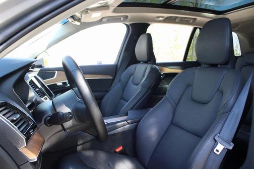 2024 Volvo XC90 B5 Plus Bright Theme