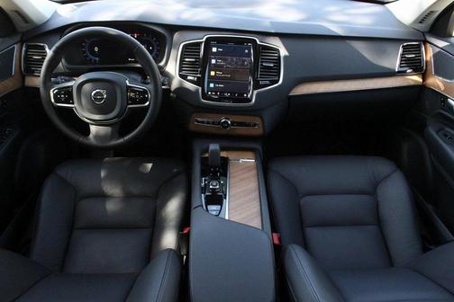 2024 Volvo XC90 B5 Plus Bright Theme