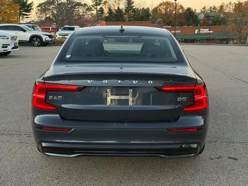 2023 Volvo S60 B5 Plus Dark Theme