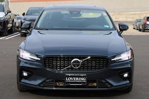 2023 Volvo S60 B5 Plus Dark Theme