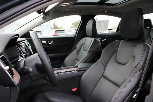 2023 Volvo S60 B5 Plus Dark Theme
