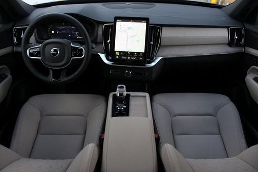 2026 Volvo XC90 B6 Plus 6-Seater