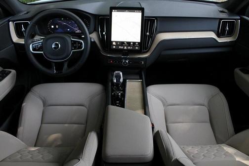 2026 Volvo XC60 B5 PLUS