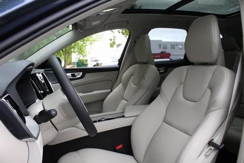 2025 Volvo XC60 Plug-In Hybrid T8 Plus
