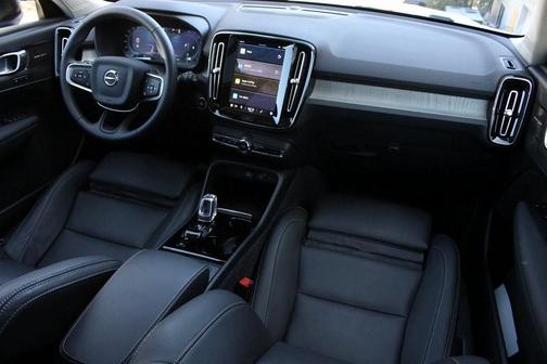 2025 Volvo XC40 B5 Plus Dark Theme