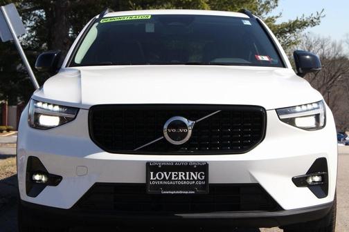 2025 Volvo XC40 B5 Plus Dark Theme