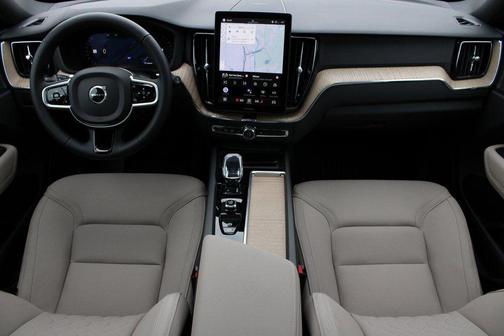 2026 Volvo XC60 B5 Plus