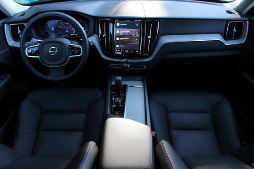 2025 Volvo XC60 B5 Plus