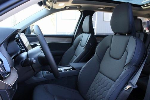 2025 Volvo XC90 B6 Plus 7-Seater