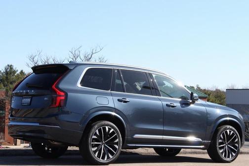 2025 Volvo XC90 B6 Plus 7-Seater