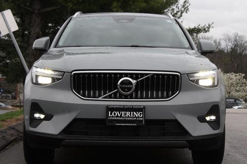 2025 Volvo XC40 B5 Ultra Bright Theme