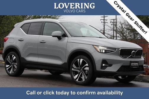 2025 Volvo XC40 B5 Ultra Bright Theme