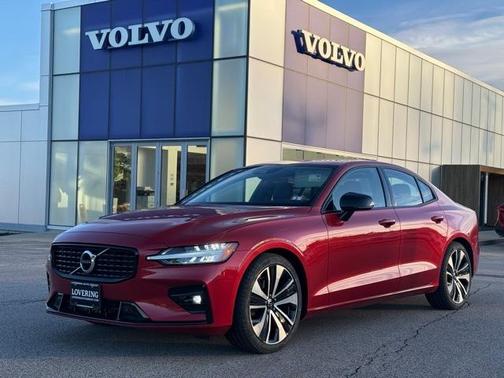 2022 Volvo S60 B5 Momentum