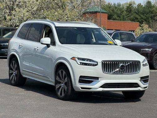 Crystal White Metallic 2024 Volvo XC90 Recharge Plug-In Hybrid T8 Ultimate Bright Theme 7-Seater