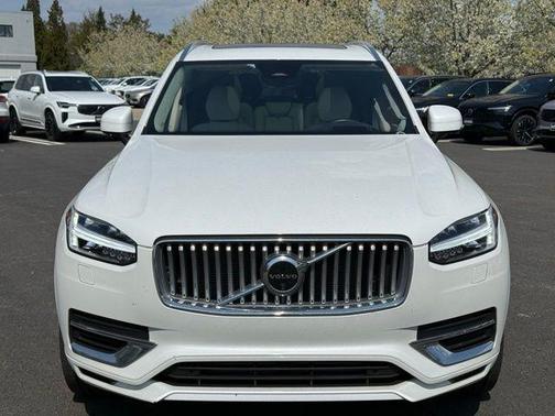 Crystal White Metallic 2024 Volvo XC90 Recharge Plug-In Hybrid T8 Ultimate Bright Theme 7-Seater