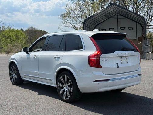 Crystal White Metallic 2024 Volvo XC90 Recharge Plug-In Hybrid T8 Ultimate Bright Theme 7-Seater