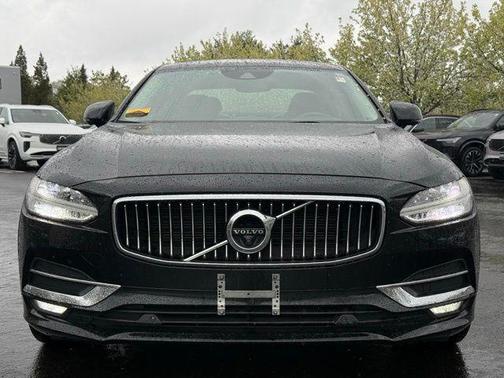 Onyx Black Metallic 2017 Volvo S90 T6 Inscription
