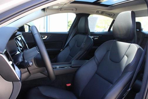 2025 Volvo S60 B5 Core