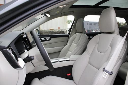 2026 Volvo XC60 B5 Ultra