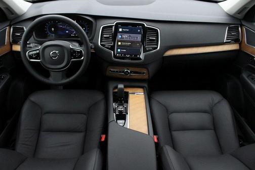 2024 Volvo XC90 B5 Plus Bright Theme