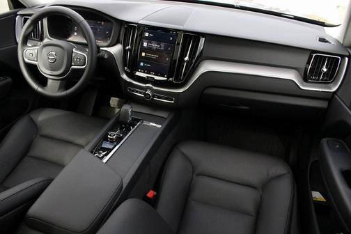 2025 Volvo XC60 B5 Core