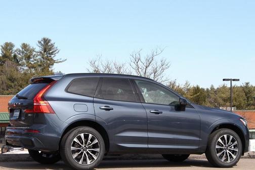 2025 Volvo XC60 B5 Core