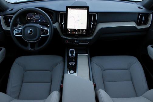 2026 Volvo XC60 B5 Plus