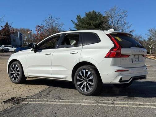 2025 Volvo XC60 B5 Plus