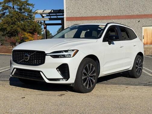 2025 Volvo XC60 B5 Plus