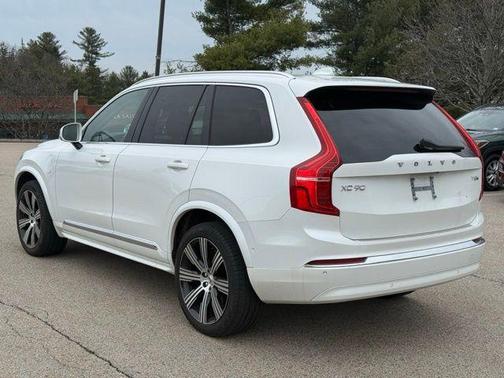 Crystal White Metallic 2025 Volvo XC90 Plug-In Hybrid T8 Plus 7-Seater