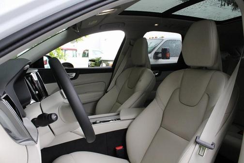 2025 Volvo XC60 B5 Plus