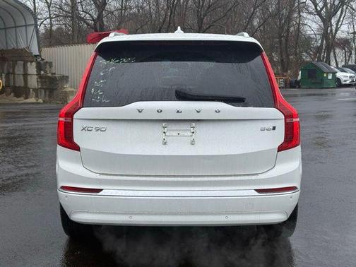 Crystal White Metallic 2023 Volvo XC90 B6 Plus 6-Seater