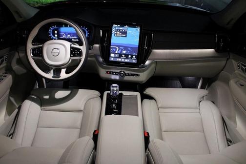 2025 Volvo XC90 Plug-In Hybrid T8 Ultra 6-Seater