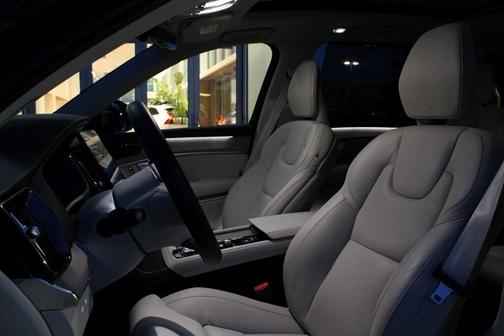 2025 Volvo XC90 Plug-In Hybrid T8 Ultra 6-Seater