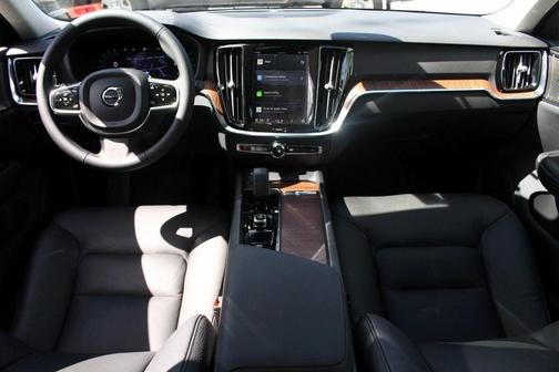 2024 Volvo S60 B5 Plus Dark Theme