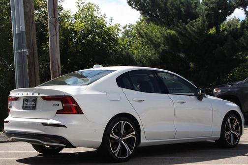 2024 Volvo S60 B5 Plus Dark Theme
