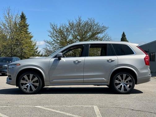 2024 Volvo XC90 B5 Plus Bright Theme