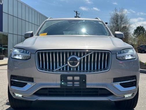 2024 Volvo XC90 B5 Plus Bright Theme