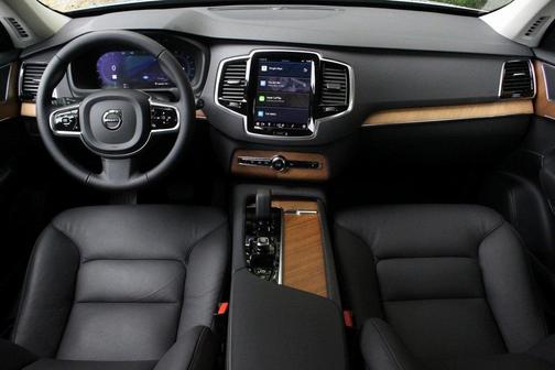 2024 Volvo XC90 B5 Plus Bright Theme
