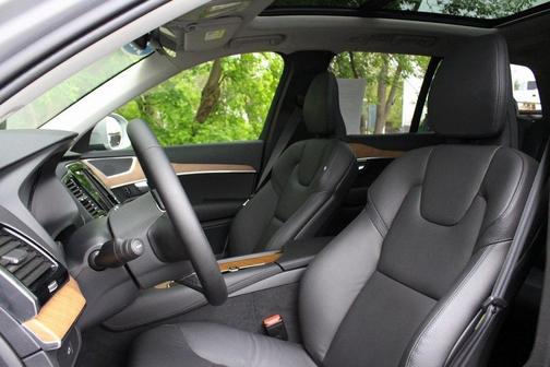 2024 Volvo XC90 B5 Plus Bright Theme