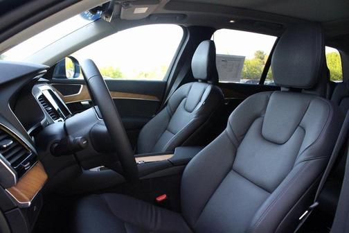 2024 Volvo XC90 B5 Plus Bright Theme