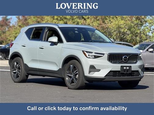 2025 Volvo XC40 B5 Core Bright Theme