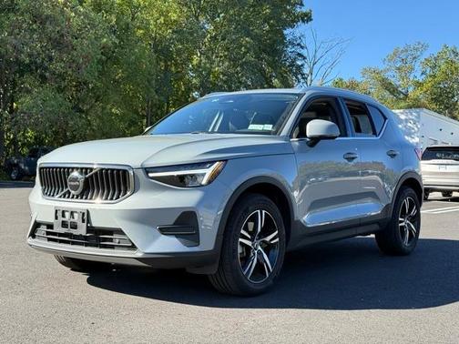 2025 Volvo XC40 B5 Core Bright Theme