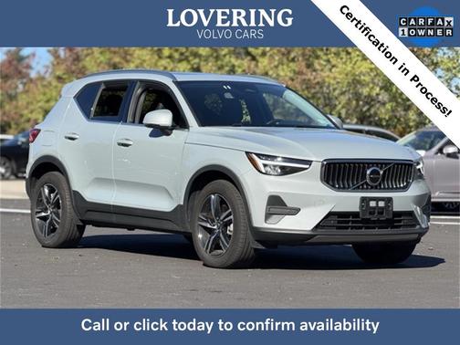 2025 Volvo XC40 B5 Core Bright Theme