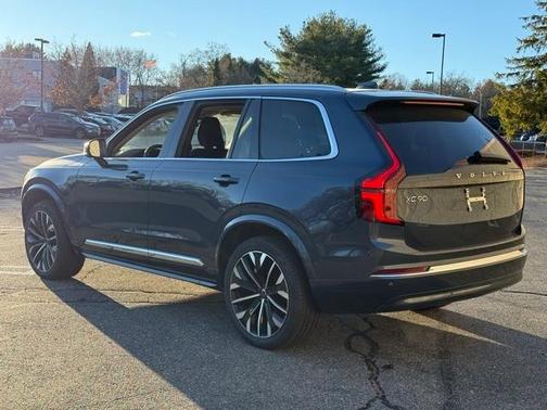 2025 Volvo XC90 B5 Plus