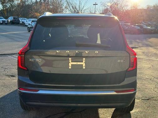 2025 Volvo XC90 B5 Plus